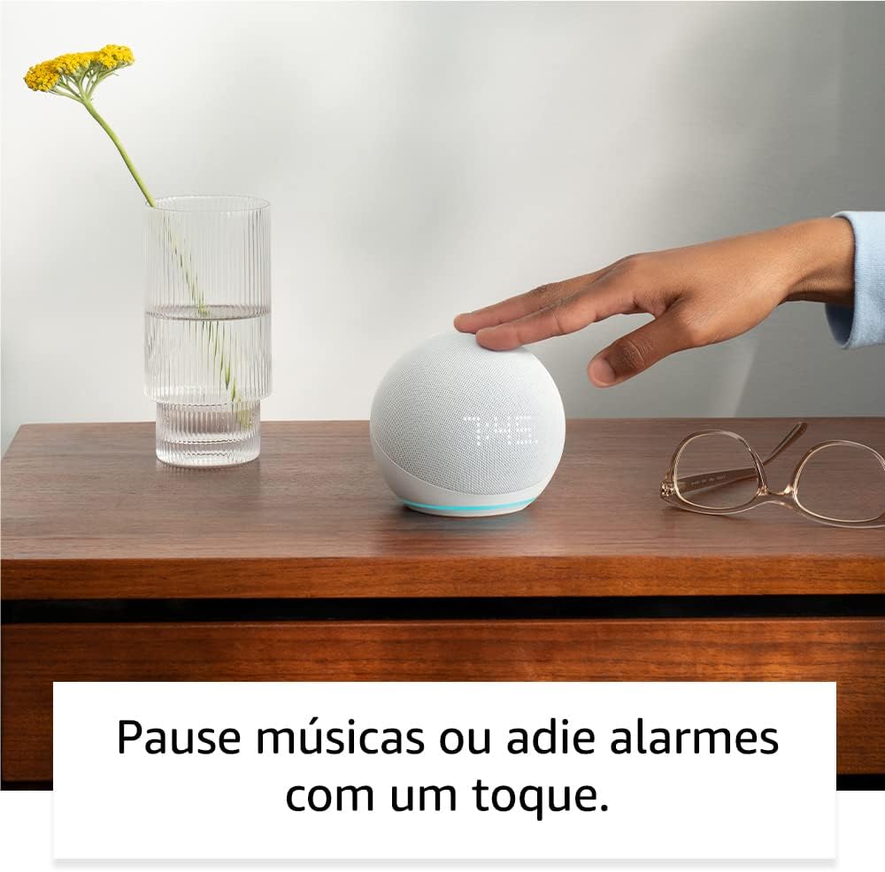 Echo Dot 5ª geração com Relógio | Smart speaker com Alexa | Cor Branca + Lâmpada Positivo 9W