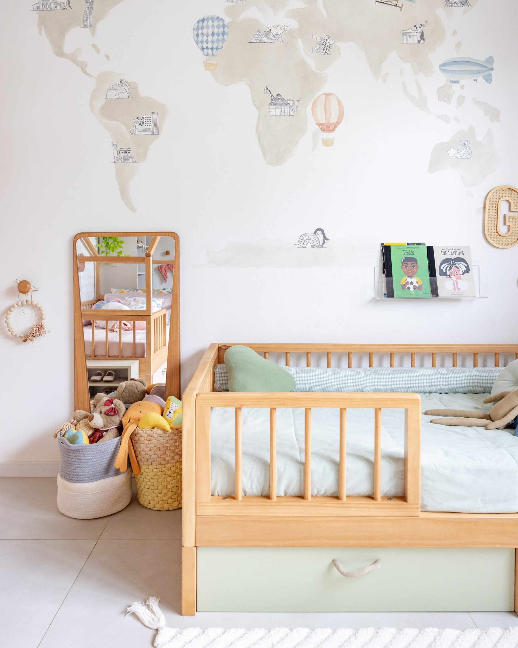 Cama Montessori Evolutiva + Gavetões Verdes