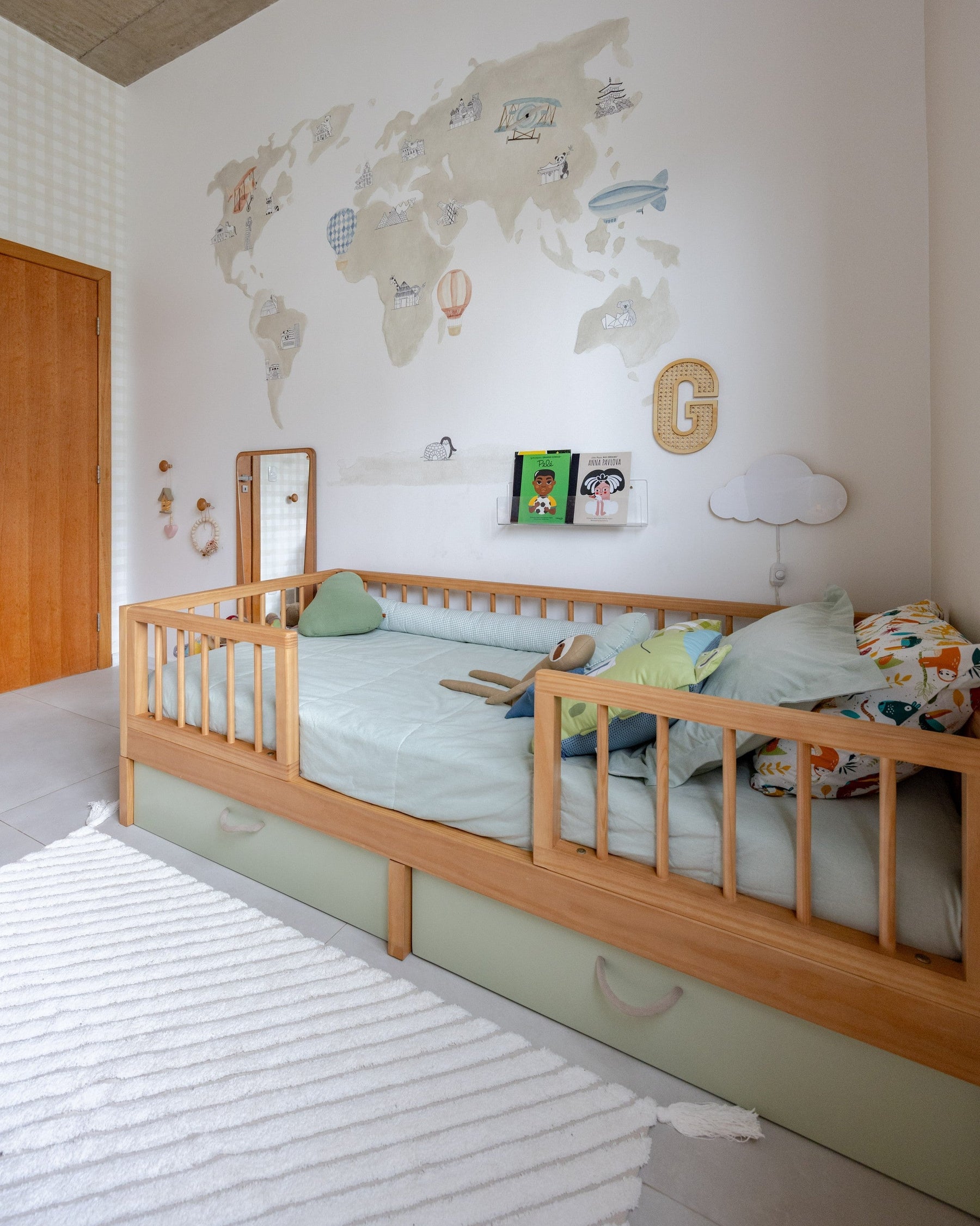 Cama Montessori Evolutiva + Gavetões Verdes