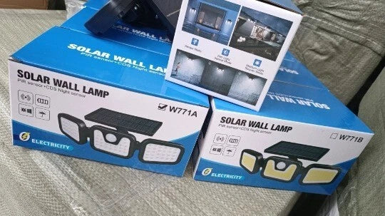 2 Lâmpadas Solares Led Área Externa Com Sensor De Presença Preto